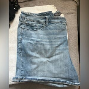 NWOT torrid jean shorts